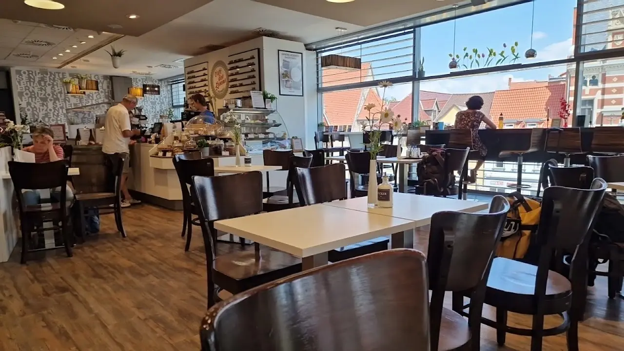 Cafe im hugendubel 27 1731158766 409 photo