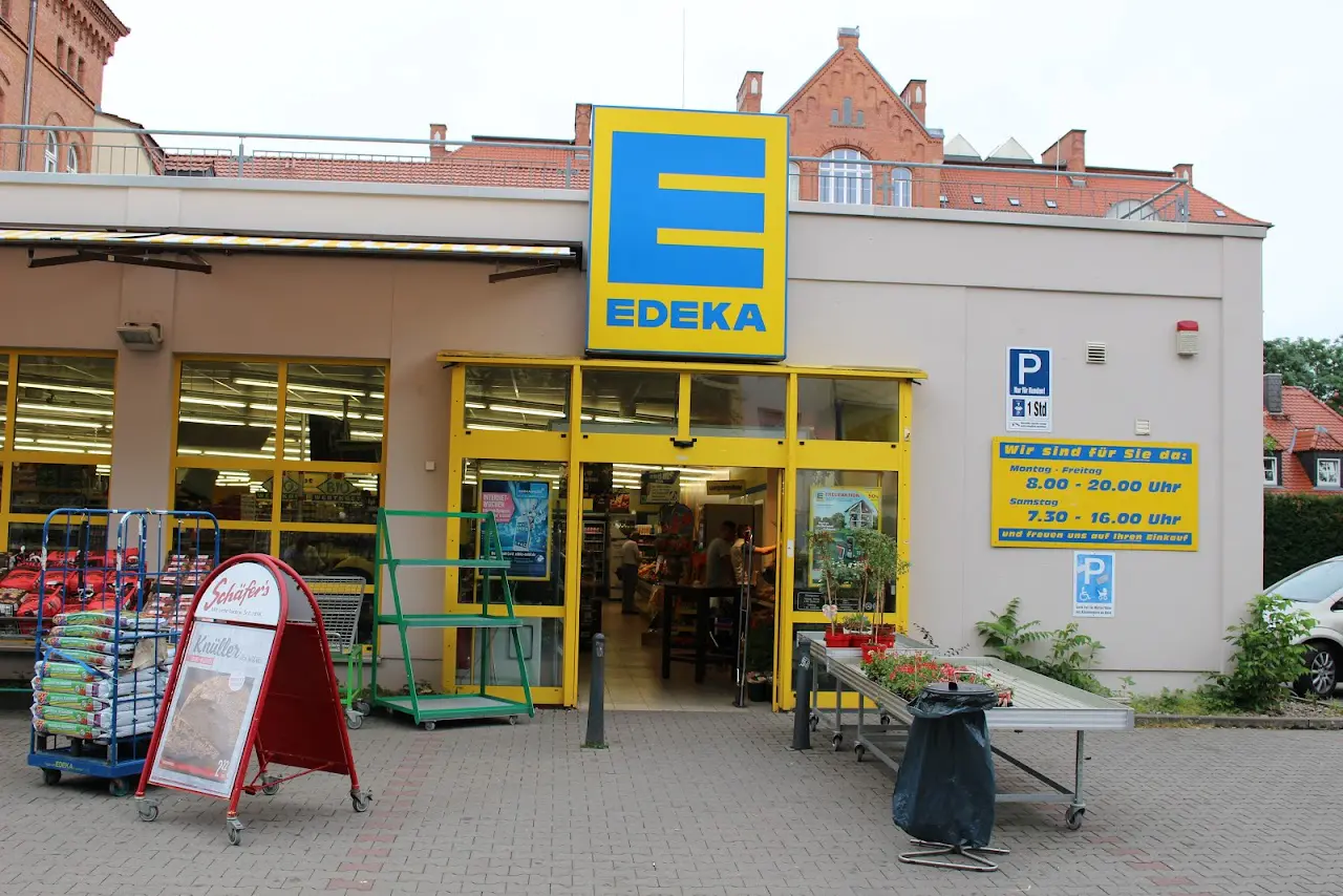 Edeka halecker 27 1733487180 365 photo