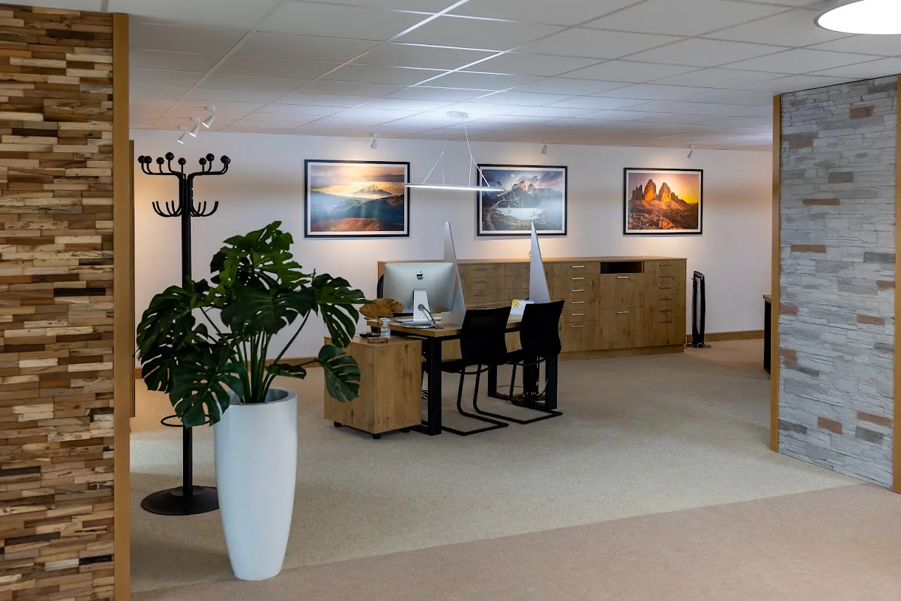 Reisebüro wache 21 1733602073 572 photo