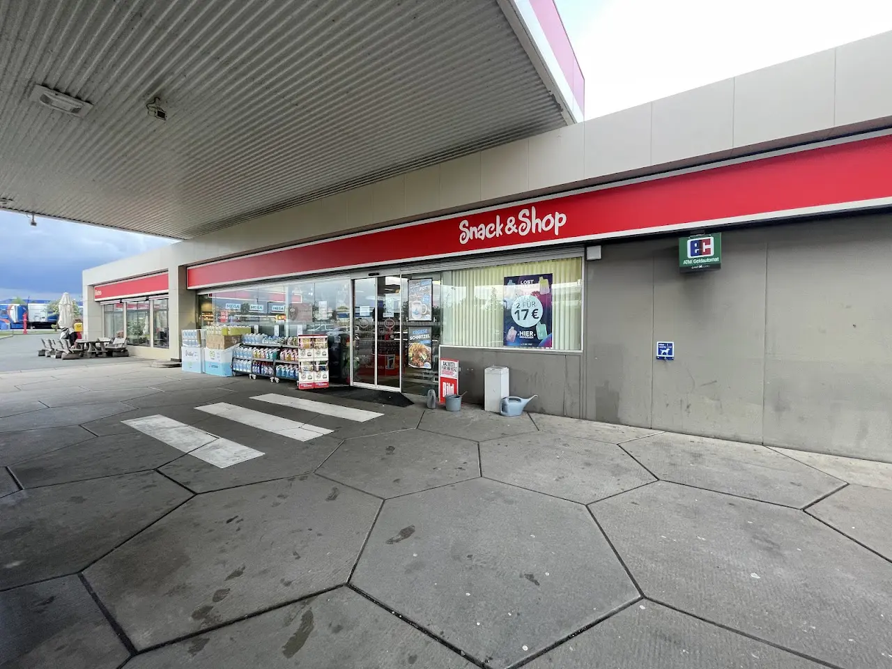 Esso tankstelle 21 1737198208 992 photo